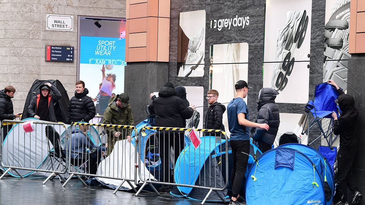 15-Hour Wait In The Rain: The Hype Around The New Ni Product 15-Hour Wait In The Rain: The Hype Around The New Ni Product