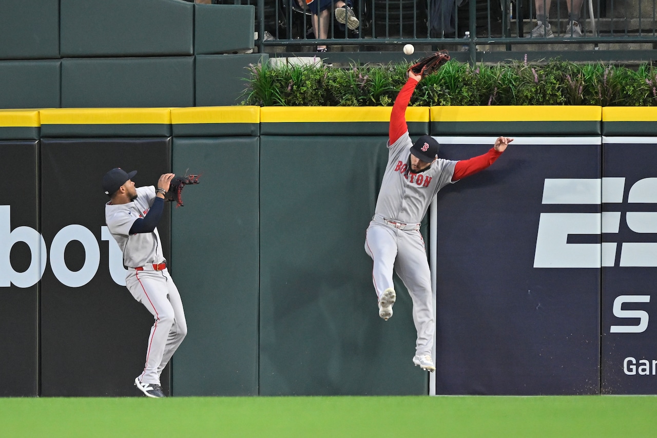 Alley-Oop Home Run Robbery By Red Sox Outfielder Alley-Oop Home Run Robbery By Red Sox Outfielder