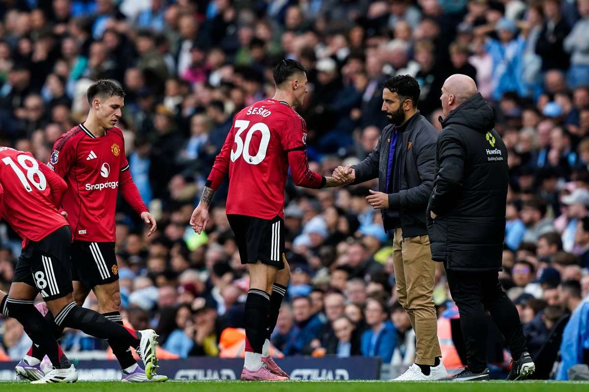 Amorim Defends Manchester United Midfield: Post-Derby Analysis