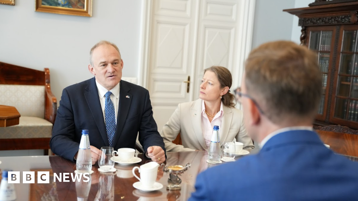 Army Recruitment Drive: Sir Ed Davey Suggests £10,000 Joining Bonus Army Recruitment Drive: Sir Ed Davey Suggests £10,000 Joining Bonus