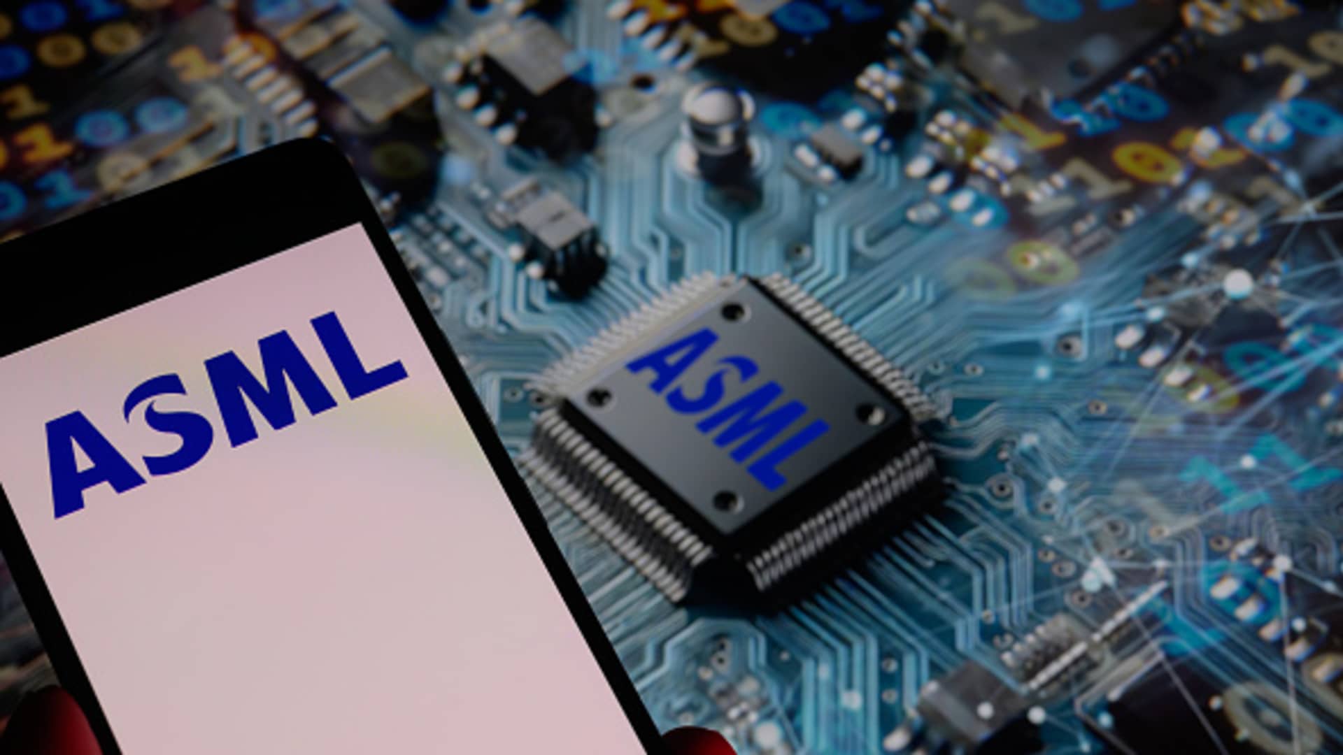 ASML Q2 Net Bookings Exceed Expectations: A Deep Dive ASML Q2 Net Bookings Exceed Expectations: A Deep Dive