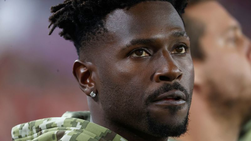 Attempted Murder: Arrest Warrant Issued For Ex-NFL Wide Receiver Antonio Brown Attempted Murder: Arrest Warrant Issued For Ex-NFL Wide Receiver Antonio Brown