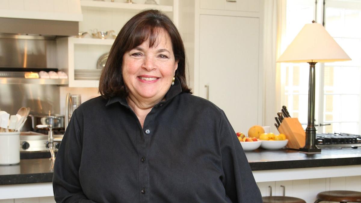 Avoid This Common Dinner Party Gift Mistake: Ina Garten's Expert Advice Avoid This Common Dinner Party Gift Mistake: Ina Garten's Expert Advice