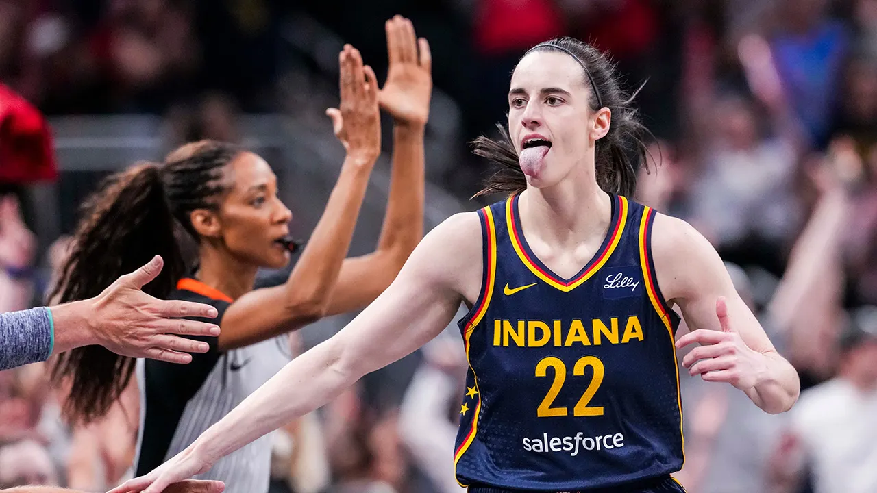 Basketball Legend Stunned By Caitlin Clark's 3-Point Shooting Basketball Legend Stunned By Caitlin Clark's 3-Point Shooting