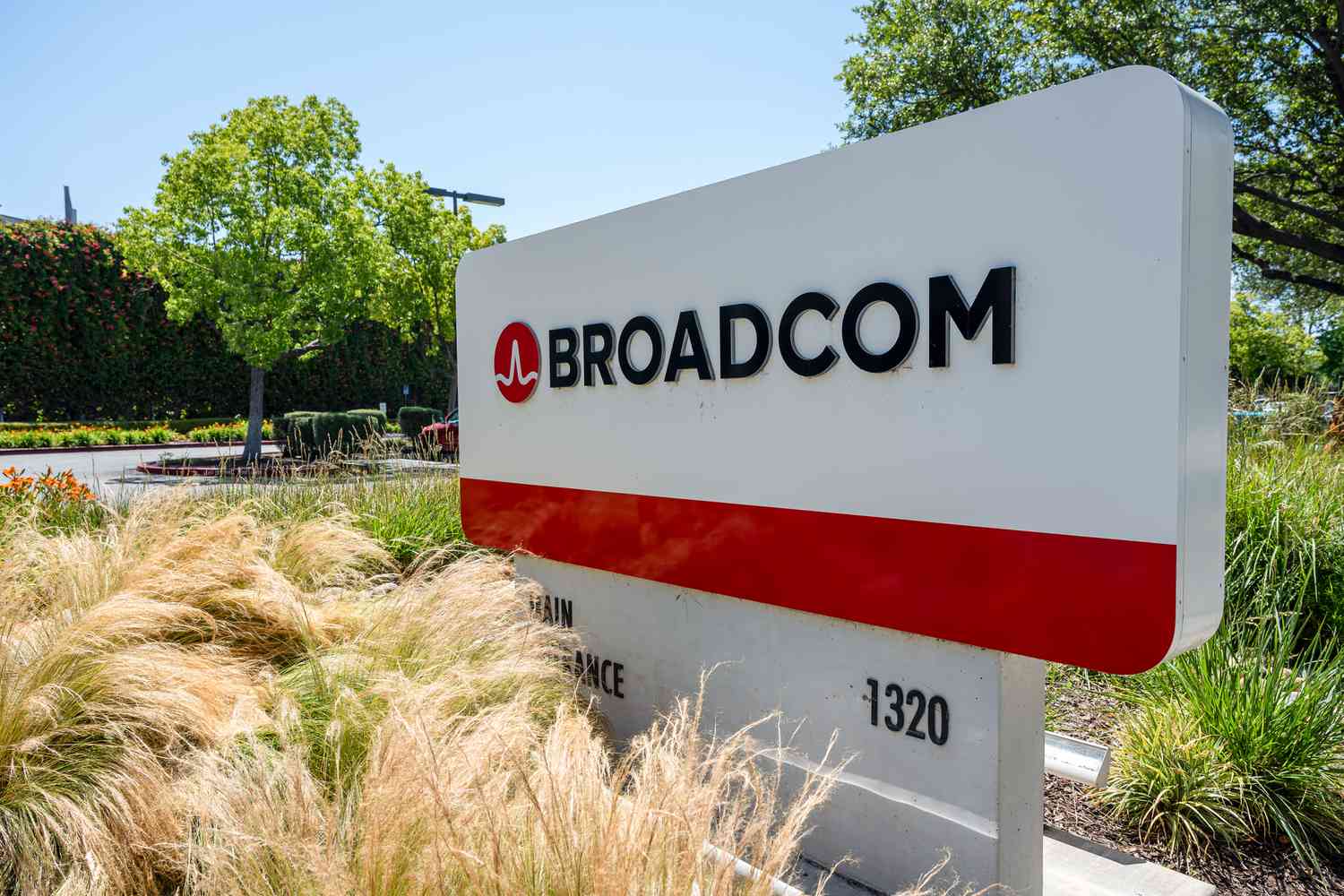 Broadcom Stock Forecast: Where Traders See AVGO After Earnings Report Broadcom Stock Forecast: Where Traders See AVGO After Earnings Report
