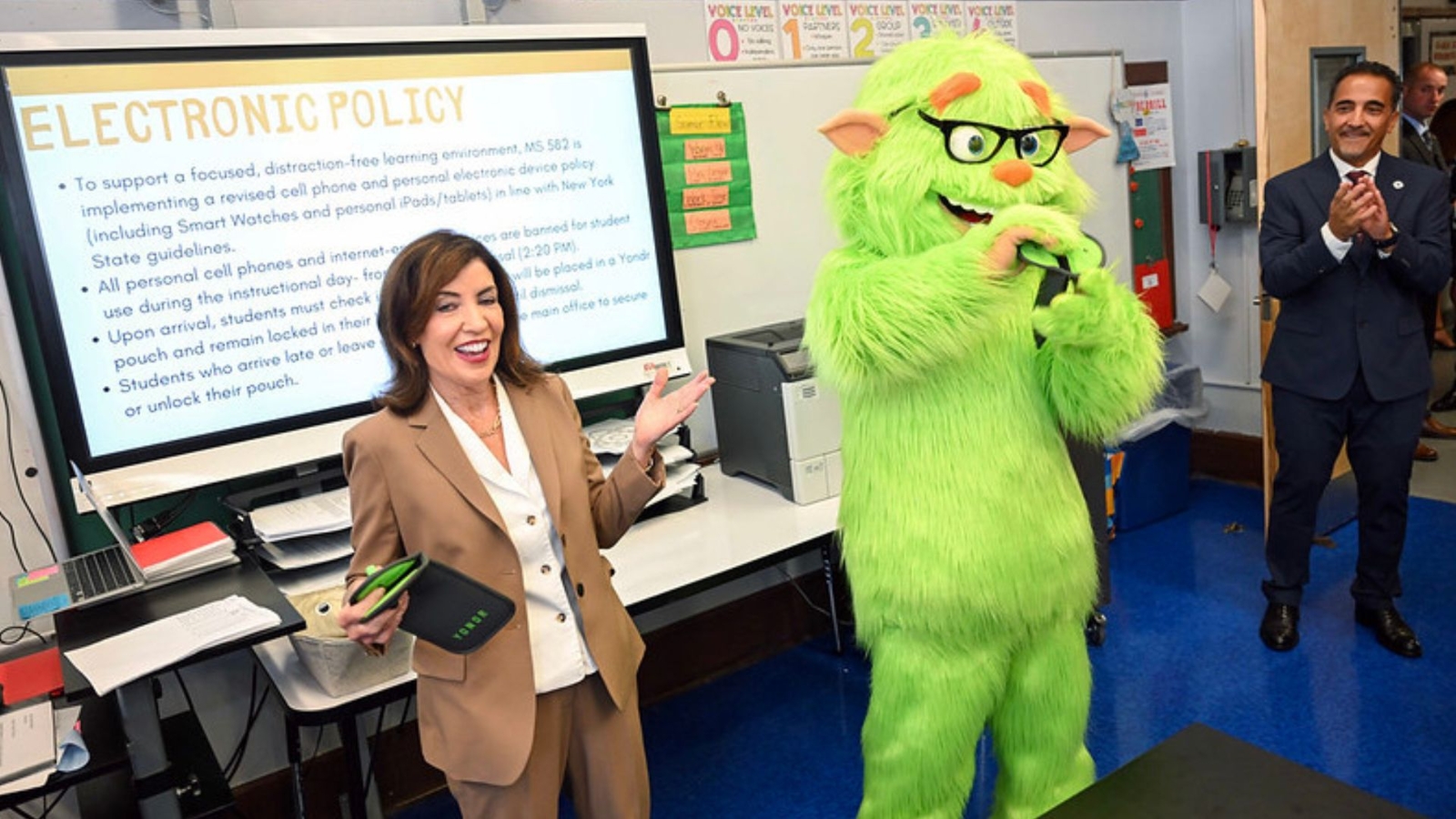 Brooklyn Middle Schools Implement NYC Cell Phone Ban: Frankie Focus Reports