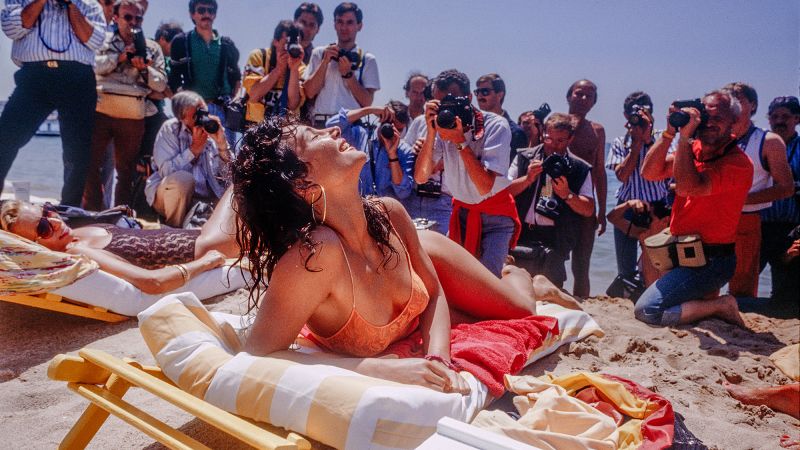 Cannes Through A Retro Lens: Crazy & Unexpected Photography Cannes Through A Retro Lens: Crazy & Unexpected Photography