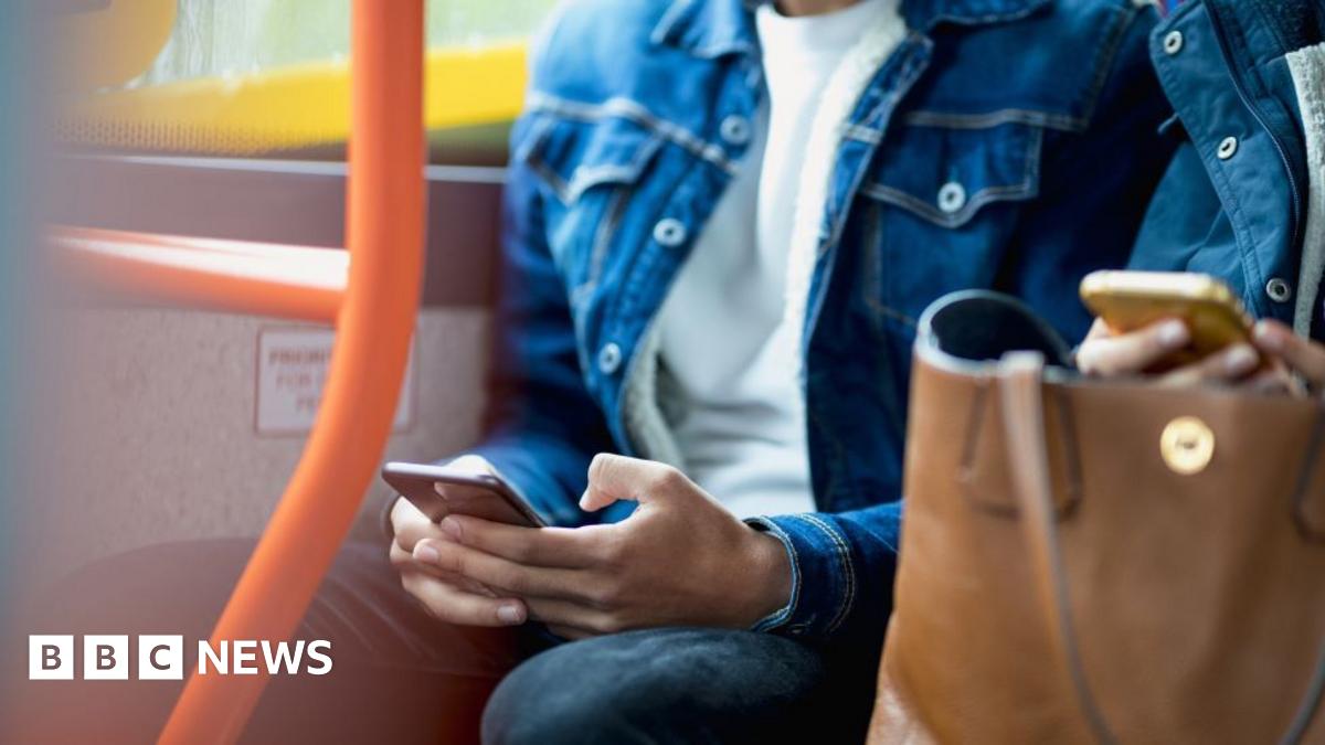 Cell Phone Noise On Public Transport: A Common Courtesy Conflict Cell Phone Noise On Public Transport: A Common Courtesy Conflict