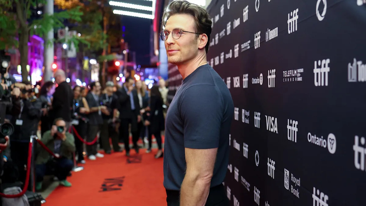 Chris Evans's Steve Rogers Charm Shines At Prestigious Red Carpet Event Chris Evans's Steve Rogers Charm Shines At Prestigious Red Carpet Event