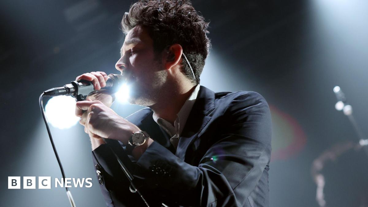 Complete Glastonbury Day 1 Lineup Revealed: The 1975, Alanis Morissette, And Other Acts Complete Glastonbury Day 1 Lineup Revealed: The 1975, Alanis Morissette, And Other Acts