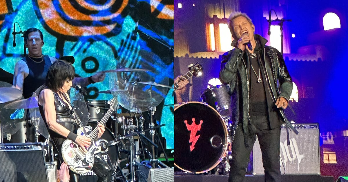 Concert Review: Billy Idol And Joan Jett Deliver Powerful Performance Concert Review: Billy Idol And Joan Jett Deliver Powerful Performance