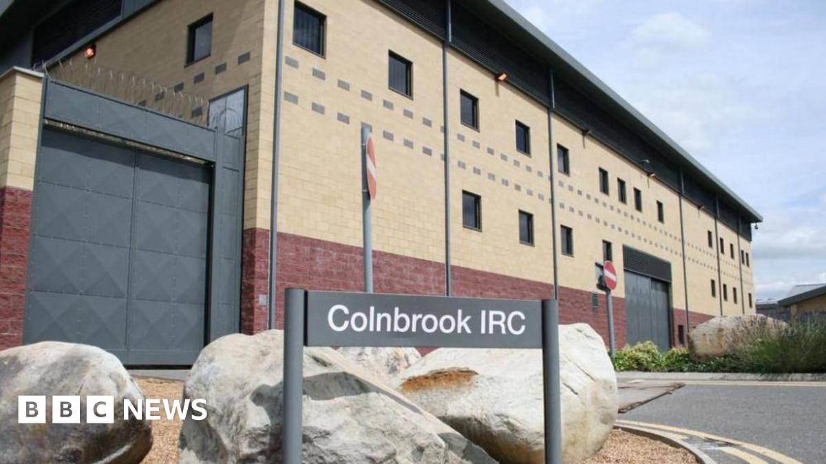 Contractor Ordered To Abandon Heathrow Airport Immigration Centre Balloon Installation