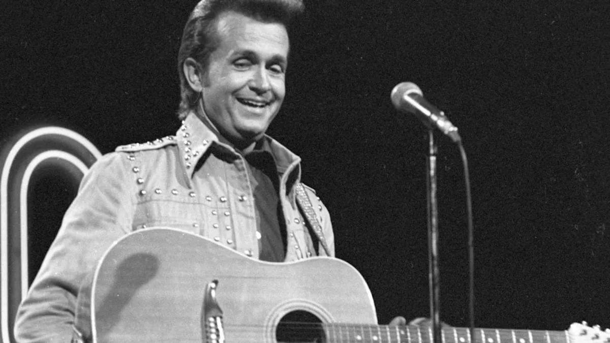 Country Music Veteran's Performance Canceled: Details On Recent Accident