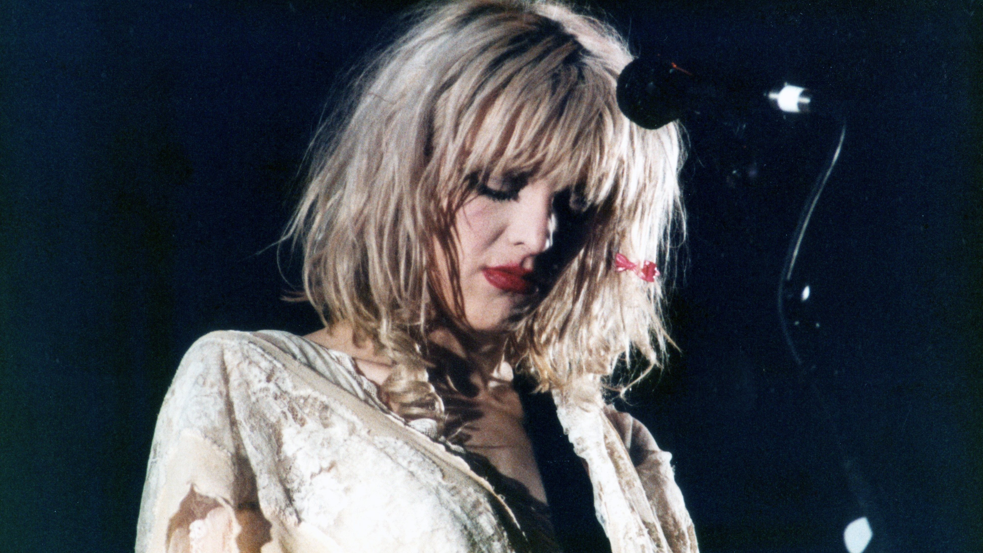 Courtney Love's Darkest Hour: Crafting The Iconic Super Fuzz Big Muff Sound
