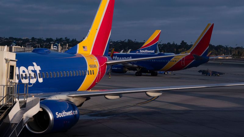 Dramatic Dive: Southwest Plane's Close Call With Fighter Jet Over Los Angeles Dramatic Dive: Southwest Plane's Close Call With Fighter Jet Over Los Angeles