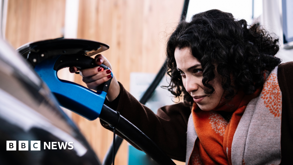 Electric Car Incentives: Up To £3,750 Off For Drivers Electric Car Incentives: Up To £3,750 Off For Drivers