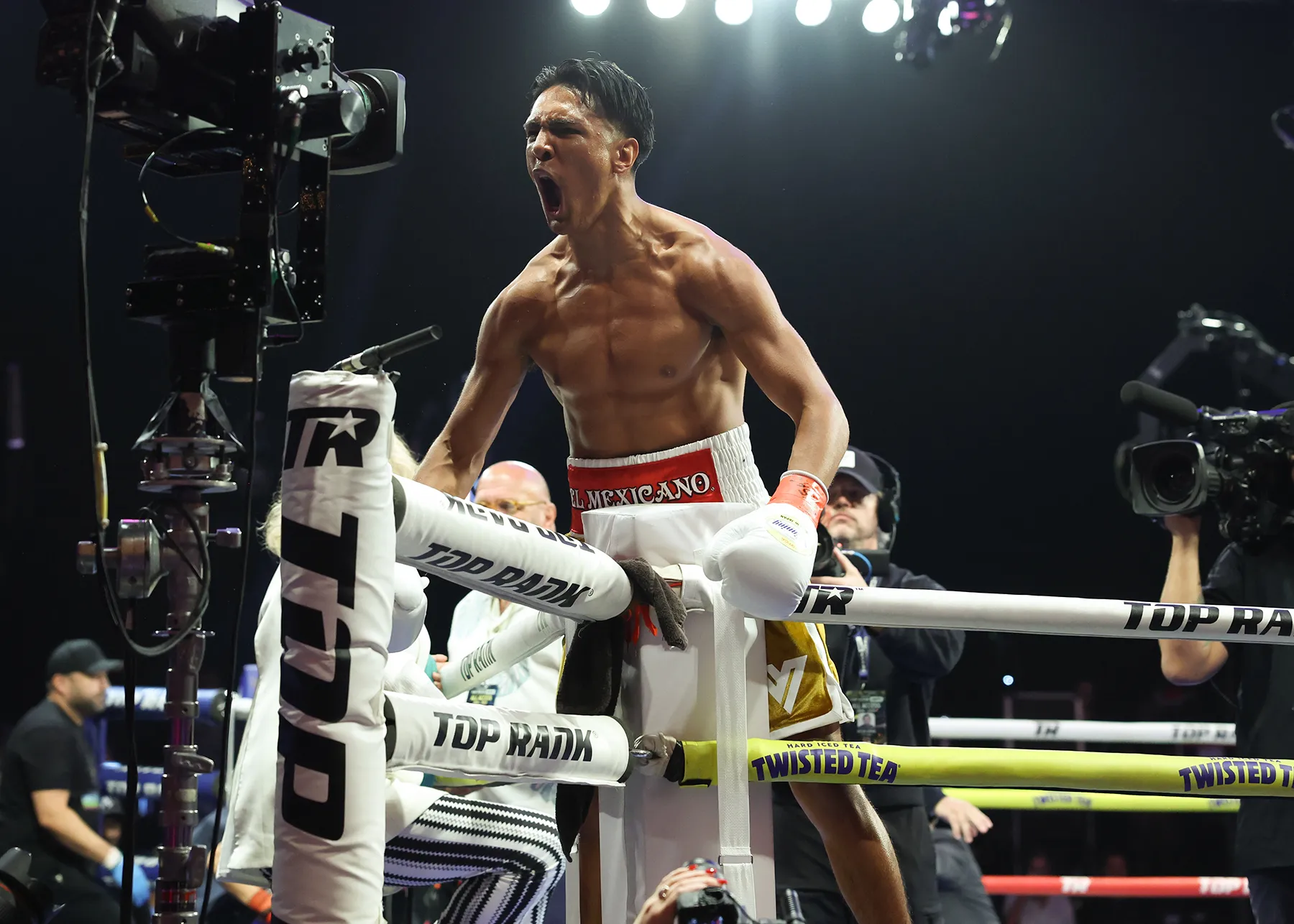 Emiliano Vargas's Lightning-Fast 42-Second Victory Over Alexander Espinoza Emiliano Vargas's Lightning-Fast 42-Second Victory Over Alexander Espinoza