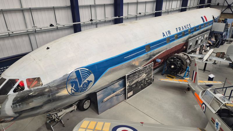 Engineering Triumph And Tragedy: The De Havilland Comet's Rise And Fall Engineering Triumph And Tragedy: The De Havilland Comet's Rise And Fall