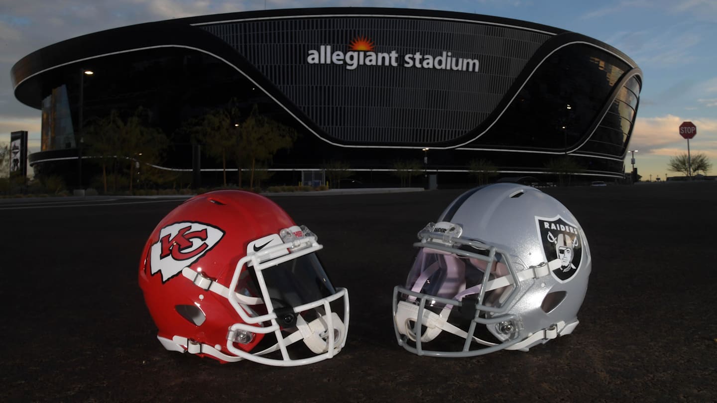 Ex-Raiders Head Coach Observes Chiefs Practice