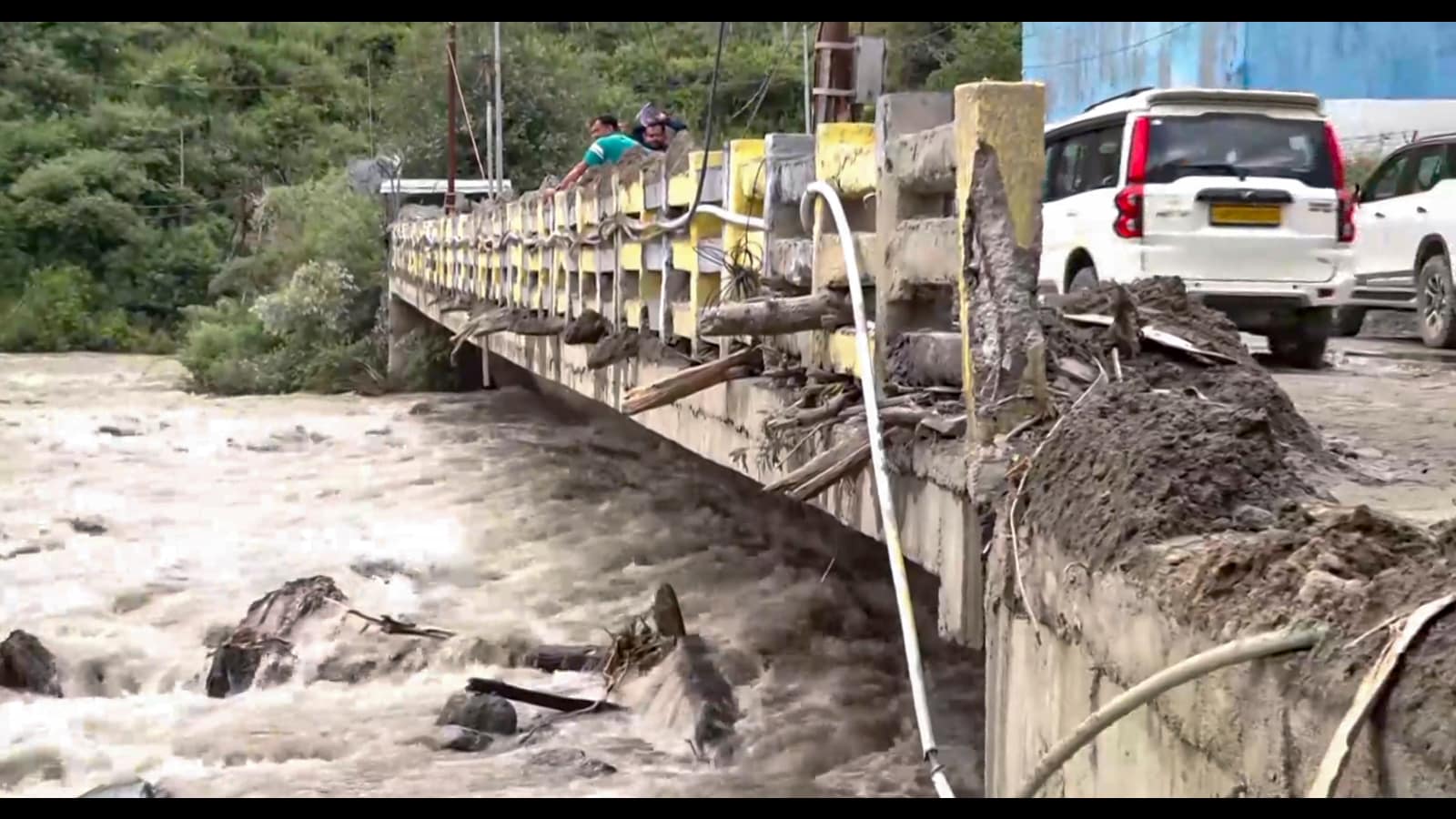 Himachal's Monsoon Mayhem: Eight Dead, Search Continues Himachal's Monsoon Mayhem: Eight Dead, Search Continues