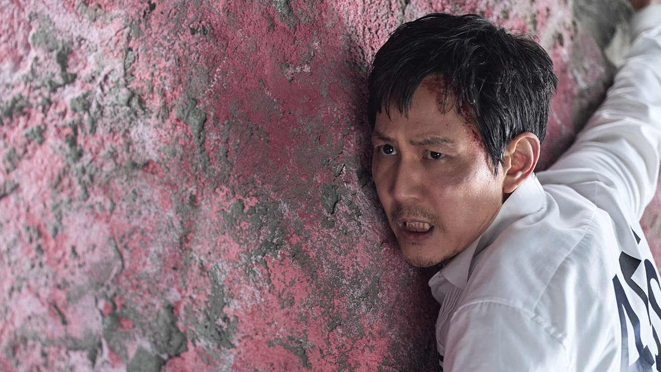 Hwang Dong-hyuk On Squid Game's American Remake And A Certain Surprise Guest Star Hwang Dong-hyuk On Squid Game's American Remake And A Certain Surprise Guest Star