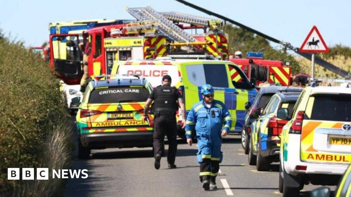 Isle Of Wight Helicopter Crash: Three Dead, One Injured Isle Of Wight Helicopter Crash: Three Dead, One Injured