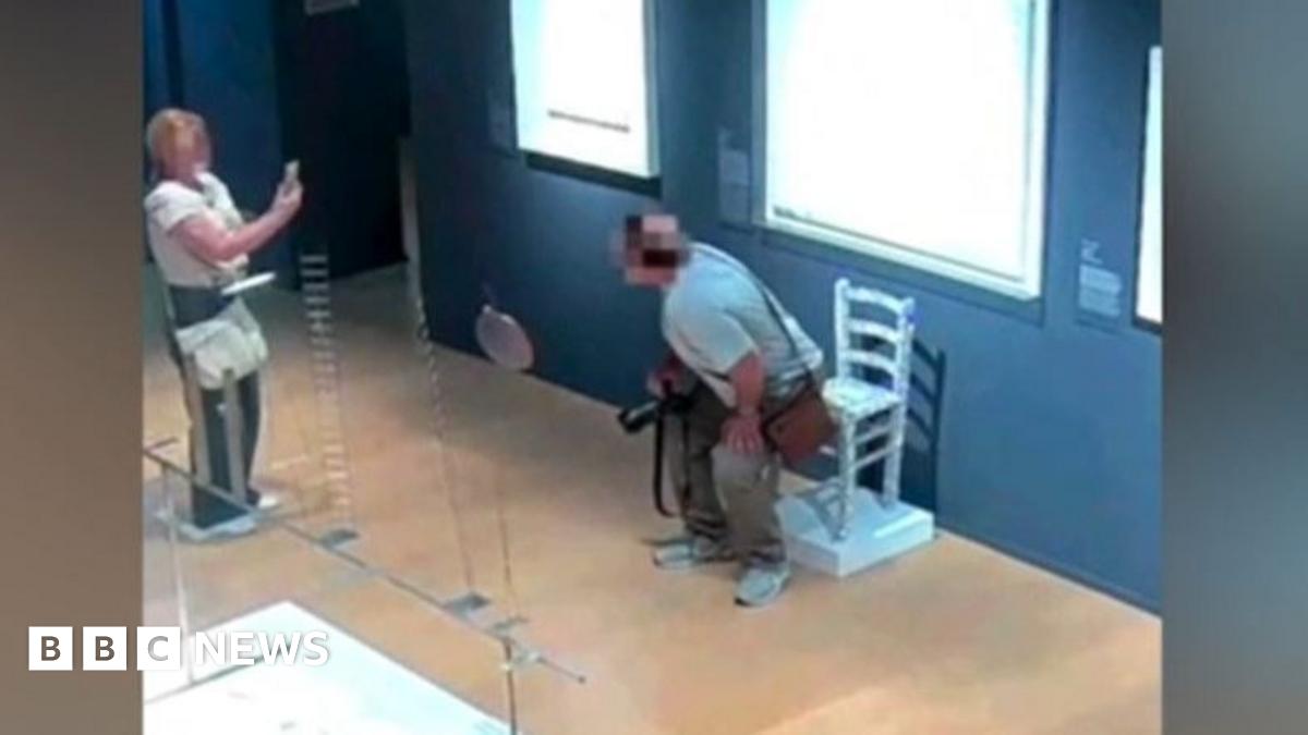 Italian Museum's Plea Following Crystal Chair Vandalism Italian Museum's Plea Following Crystal Chair Vandalism