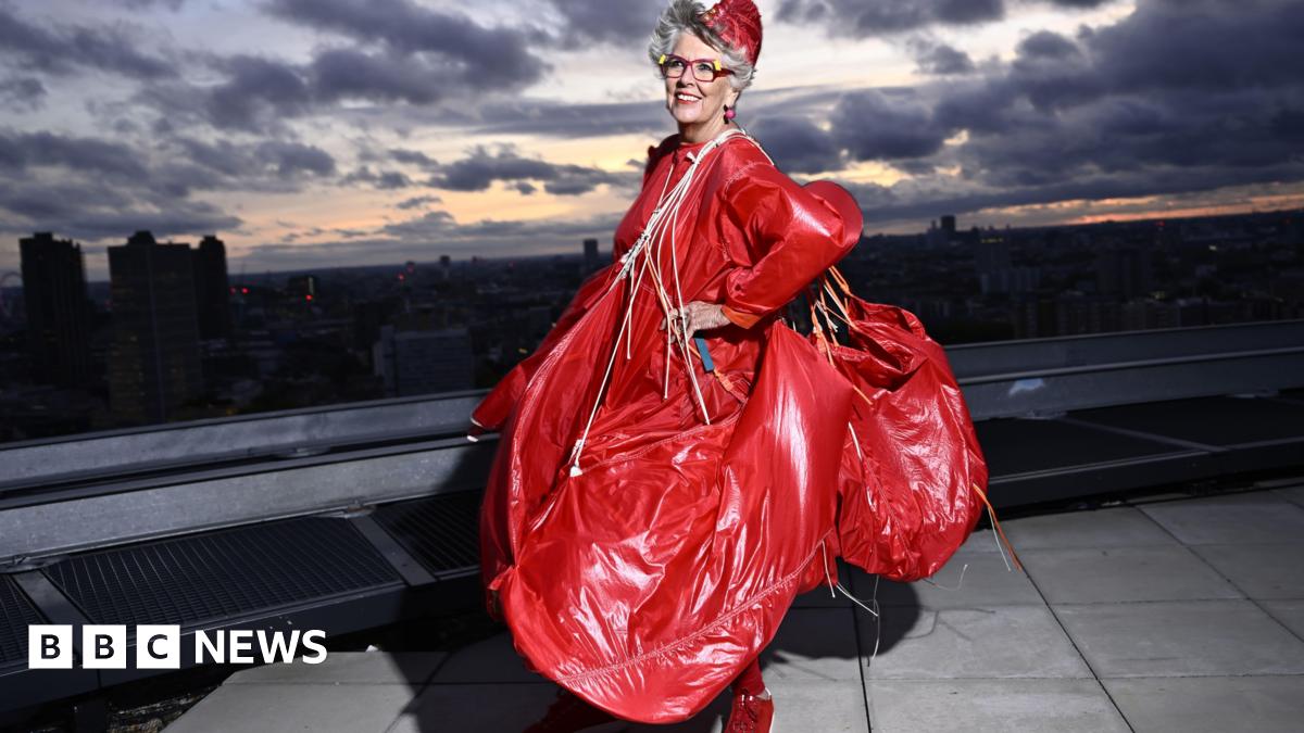 London Fashion Week Review: Parachute Dresses And Star Debuts London Fashion Week Review: Parachute Dresses And Star Debuts