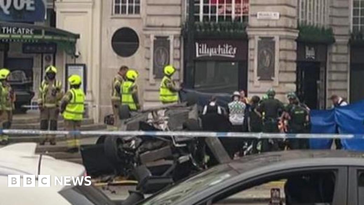 Major Car Crash At Piccadilly Circus: Vehicle Overturns By Eros Statue Major Car Crash At Piccadilly Circus: Vehicle Overturns By Eros Statue
