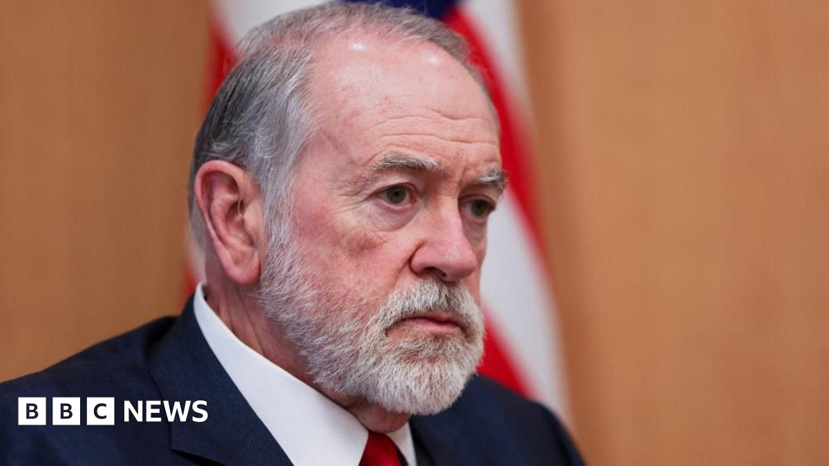 Mike Huckabee Weighs In: Starmer's Leadership And WWII Hypothetical Mike Huckabee Weighs In: Starmer's Leadership And WWII Hypothetical