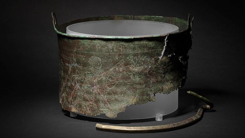 Millennial-Old Anglo-Saxon Vessel Unearthed: Archaeologists Reveal Its Contents Millennial-Old Anglo-Saxon Vessel Unearthed: Archaeologists Reveal Its Contents