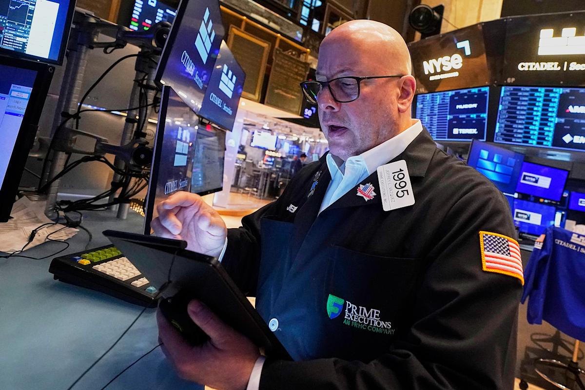 Moody's Downgrade Ignored: Stock Market Climbs On S&P 500 Strength Moody's Downgrade Ignored: Stock Market Climbs On S&P 500 Strength