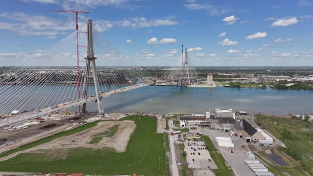 New International Bridge Project Delayed: U.S.-Canada Border Facility Concerns New International Bridge Project Delayed: U.S.-Canada Border Facility Concerns