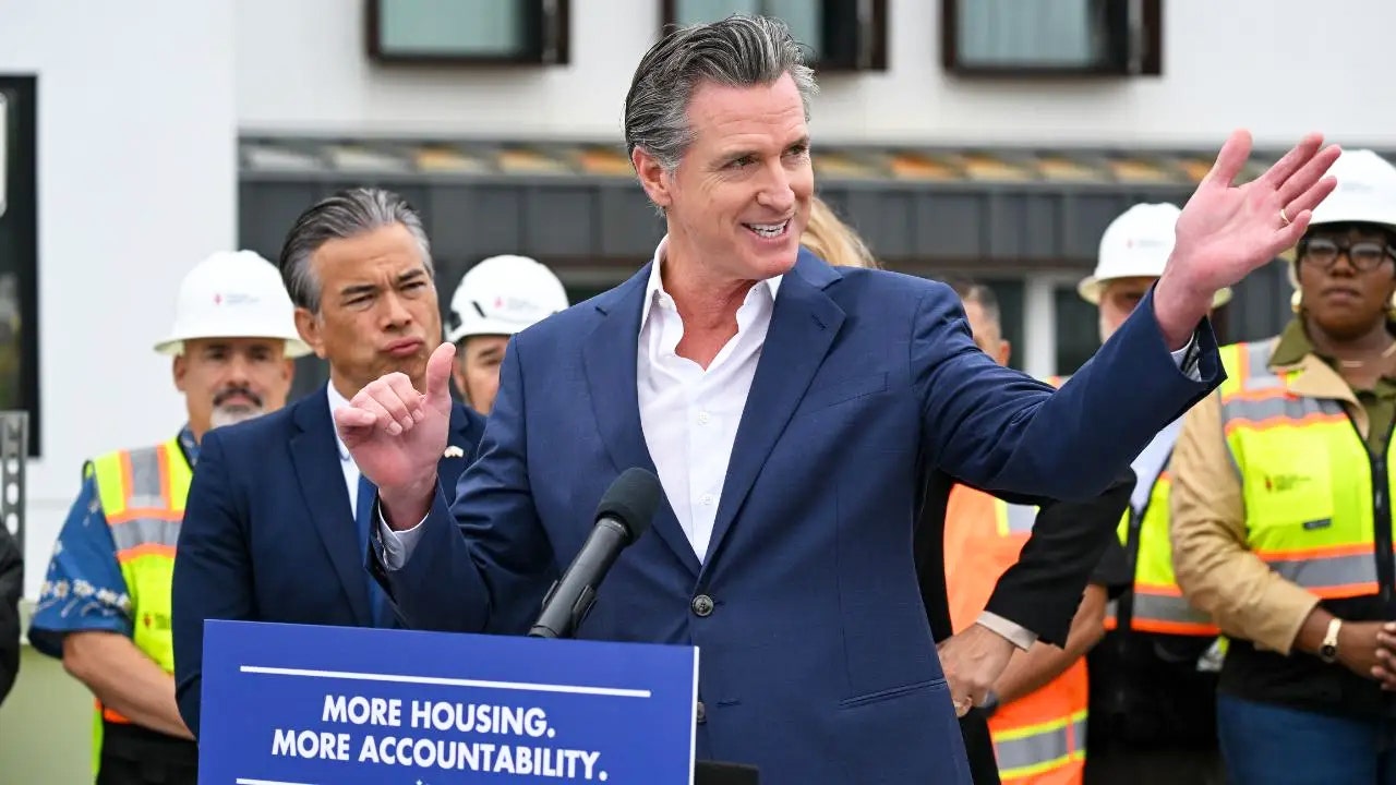 Newsom's Twitter Behavior: A Comedian's Critical Take