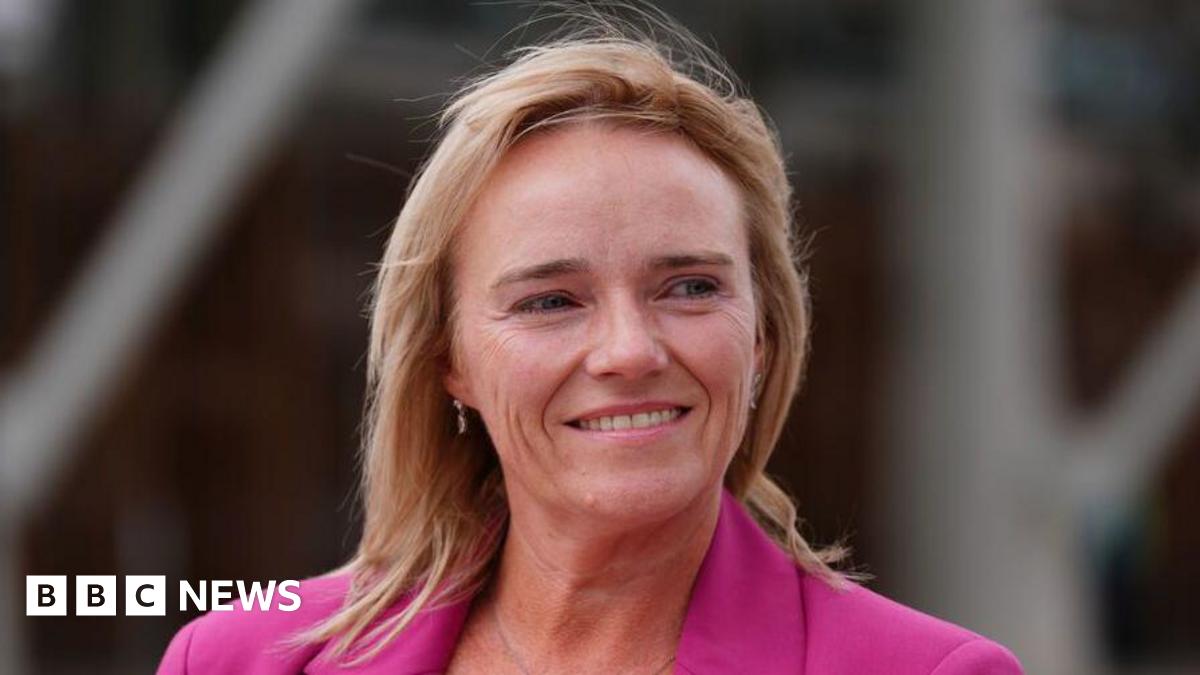 Nurse's Changing Room Complaint: NHS Fife Tribunal Hearing Resumes Nurse's Changing Room Complaint: NHS Fife Tribunal Hearing Resumes