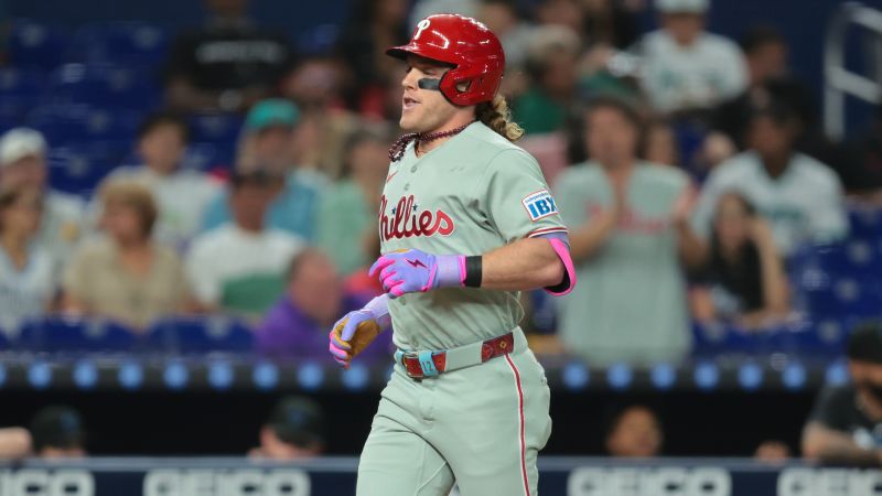 Phillies And Marlins Fans Rally Behind Young Boy After Home Run Ball Incident Phillies And Marlins Fans Rally Behind Young Boy After Home Run Ball Incident