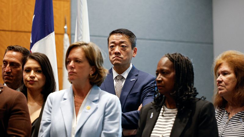Police Investigate Potential Bomb Threat Against Texas House Democrats In Illinois