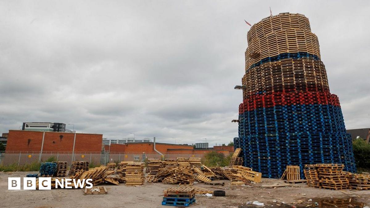 Police Respond To Dangerous Bonfire: Major Incident Declared Police Respond To Dangerous Bonfire: Major Incident Declared