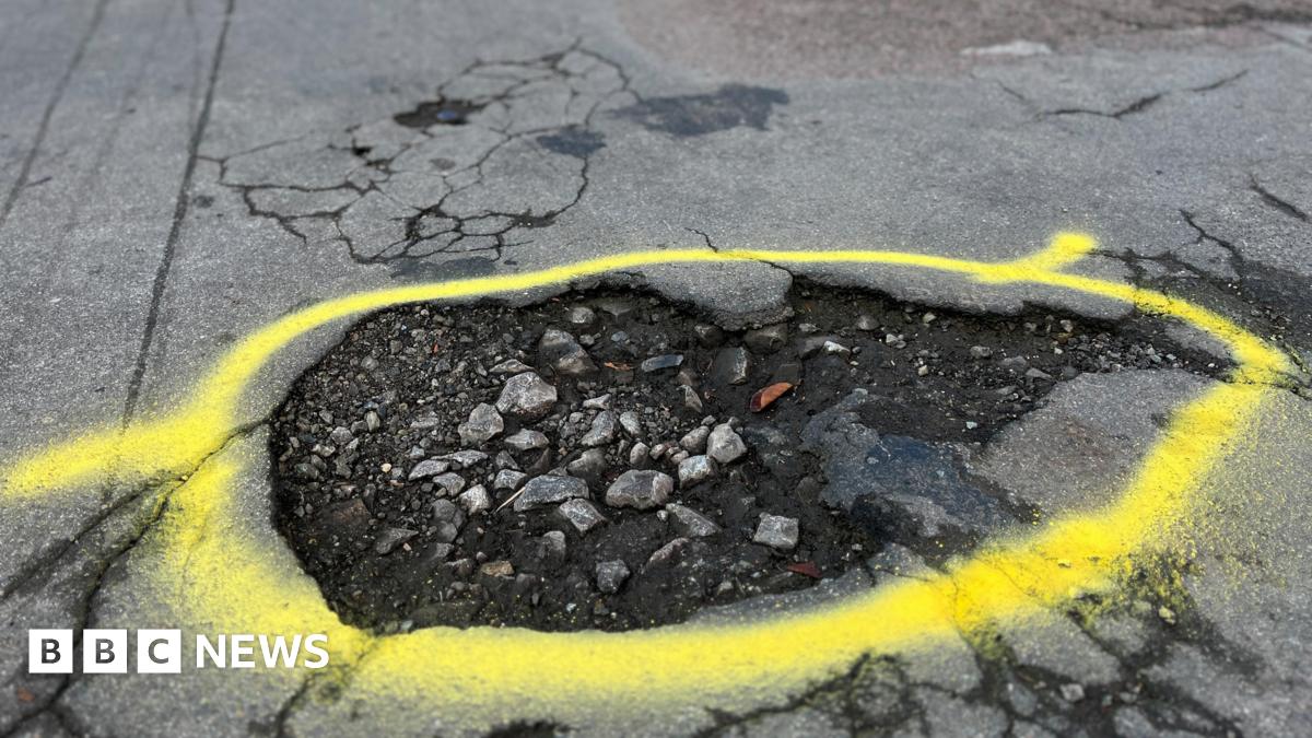 Prisoners To Fill Potholes And Clean Streets Under New Government Scheme Prisoners To Fill Potholes And Clean Streets Under New Government Scheme