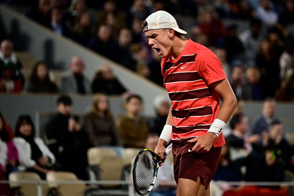 Rune Rolls Into French Open Third Round After Straight-Sets Victory Rune Rolls Into French Open Third Round After Straight-Sets Victory