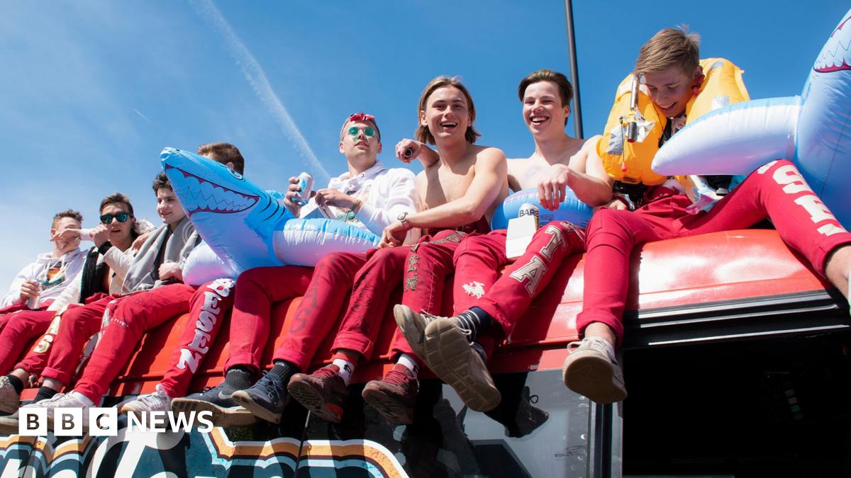 School Leavers' Russ Bus Parties: Norway Implements New Regulations School Leavers' Russ Bus Parties: Norway Implements New Regulations