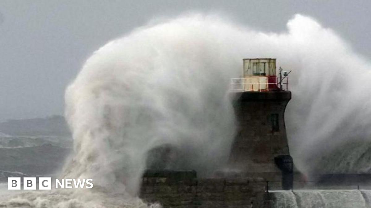 Severe Weather Alert: Amber Warning For Storm Floris Hitting The UK Severe Weather Alert: Amber Warning For Storm Floris Hitting The UK
