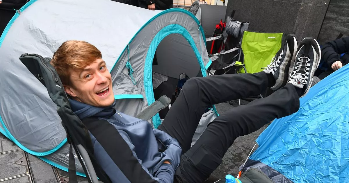 Sneakerheads Line Up: New 110s At JD Sports Spark Overnight Queues Sneakerheads Line Up: New 110s At JD Sports Spark Overnight Queues