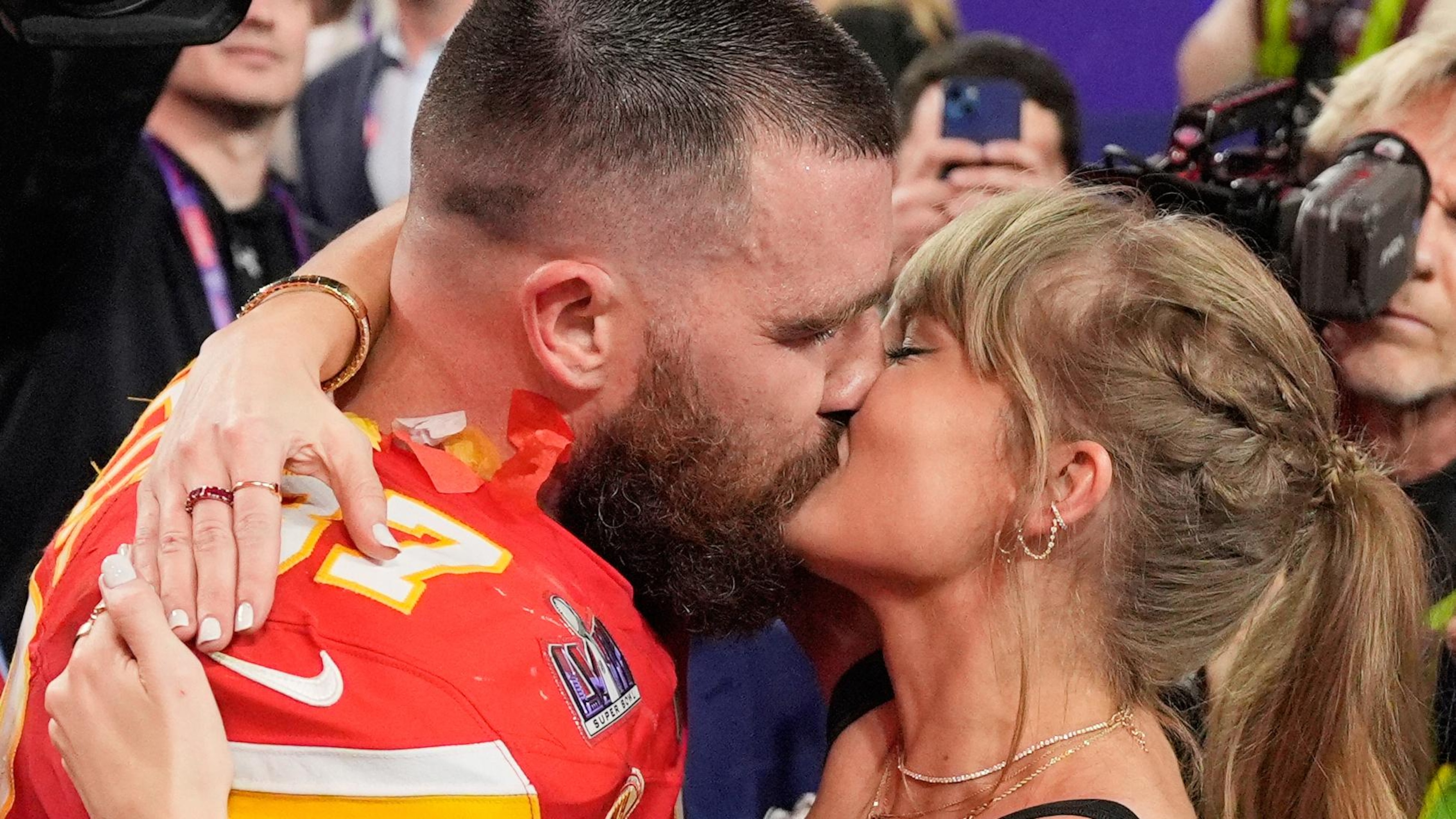 Taylor Swift, Travis Kelce Engagement: A Look At The Reactions Taylor Swift, Travis Kelce Engagement: A Look At The Reactions