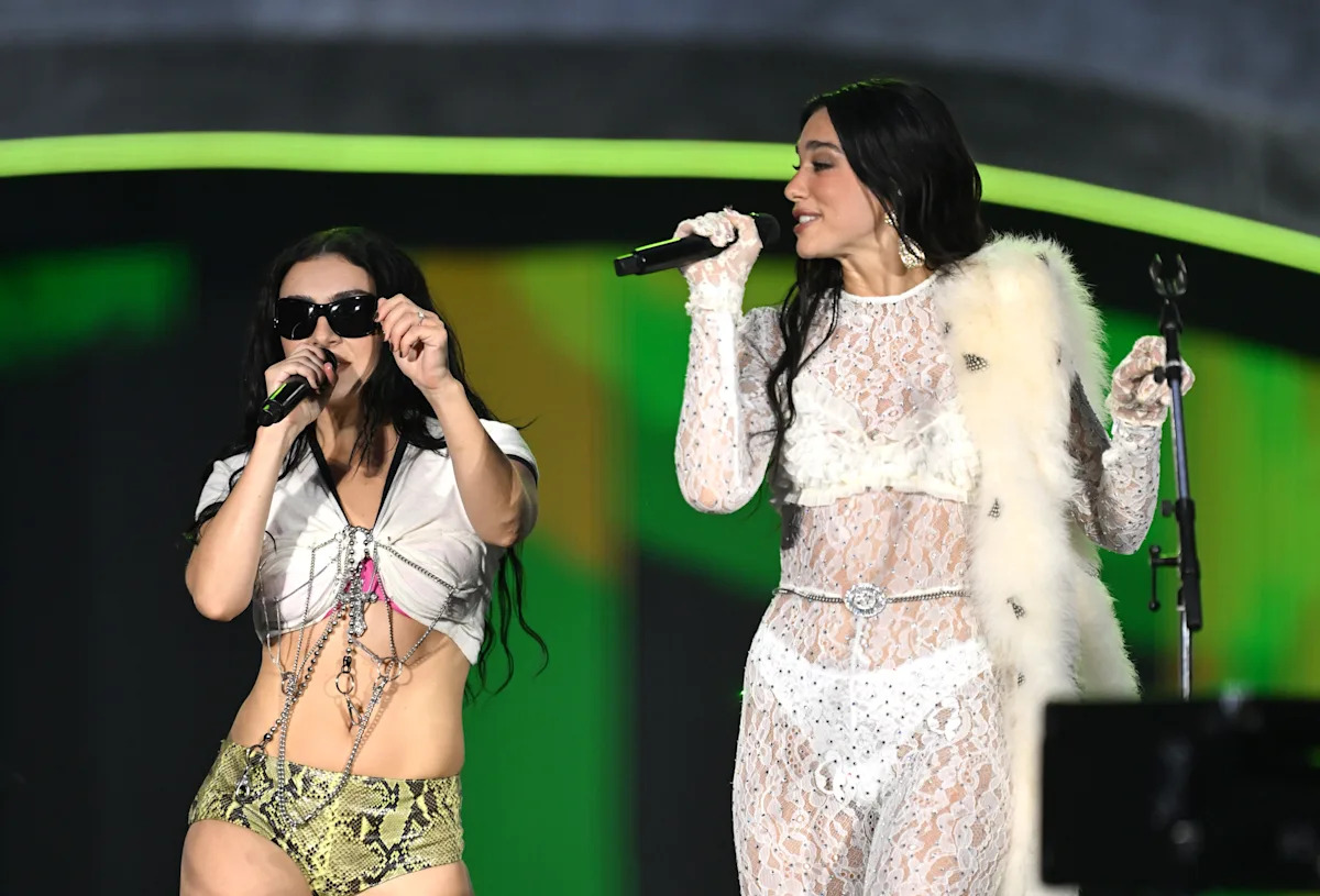 Unexpected Guest: Charli XCX Joins Dua Lipa On Stage Unexpected Guest: Charli XCX Joins Dua Lipa On Stage