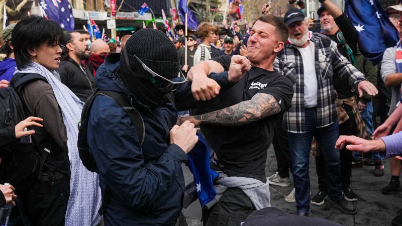 Violent Clashes Erupt At Australian Anti-Immigration Protests Violent Clashes Erupt At Australian Anti-Immigration Protests
