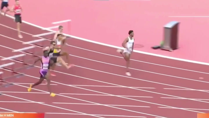 Wardrobe Malfunction Can't Stop World Champion's 400m Victory Wardrobe Malfunction Can't Stop World Champion's 400m Victory