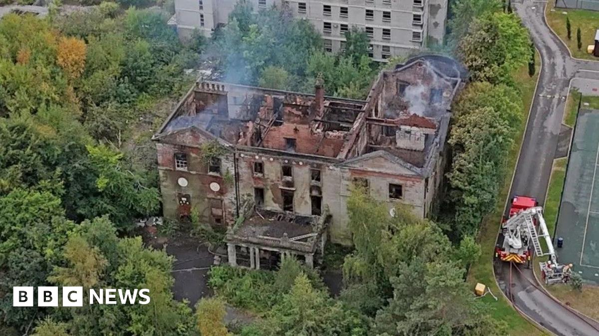 Woolton Hall Fire: Police Arrest 14-Year-Old Girl Woolton Hall Fire: Police Arrest 14-Year-Old Girl