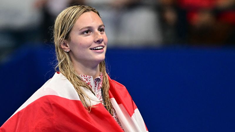 World Record Broken: Summer McIntosh Dominates 400m Freestyle World Record Broken: Summer McIntosh Dominates 400m Freestyle
