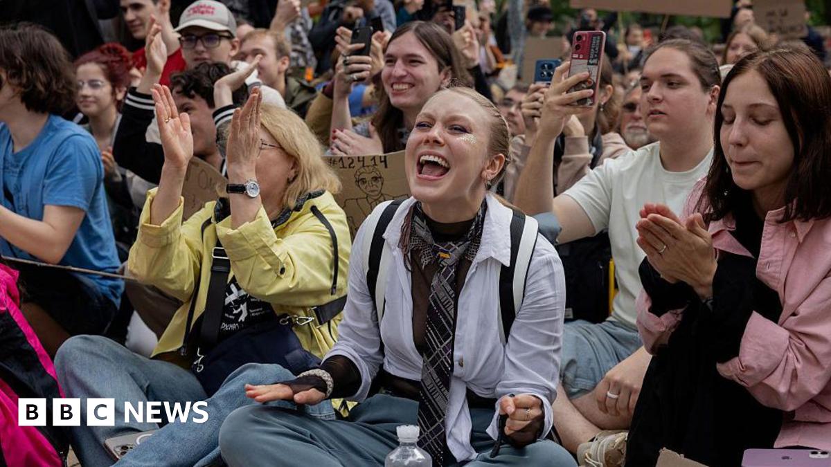 Zelensky's Law Reversal: A Victory For Young Ukrainians Zelensky's Law Reversal: A Victory For Young Ukrainians